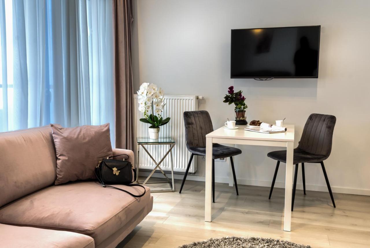 Wola Luxury Stay Warschau Buitenkant foto